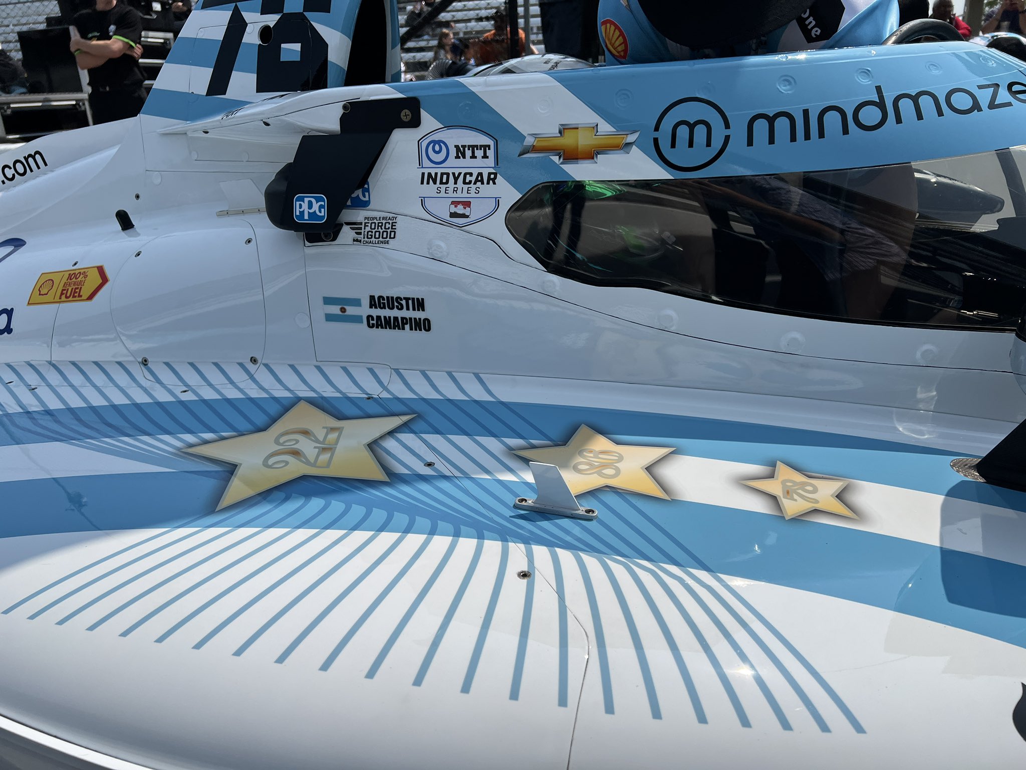 Las fotos del auto de Canapino en los boxes de Indianápolis: canapino 3.jpeg